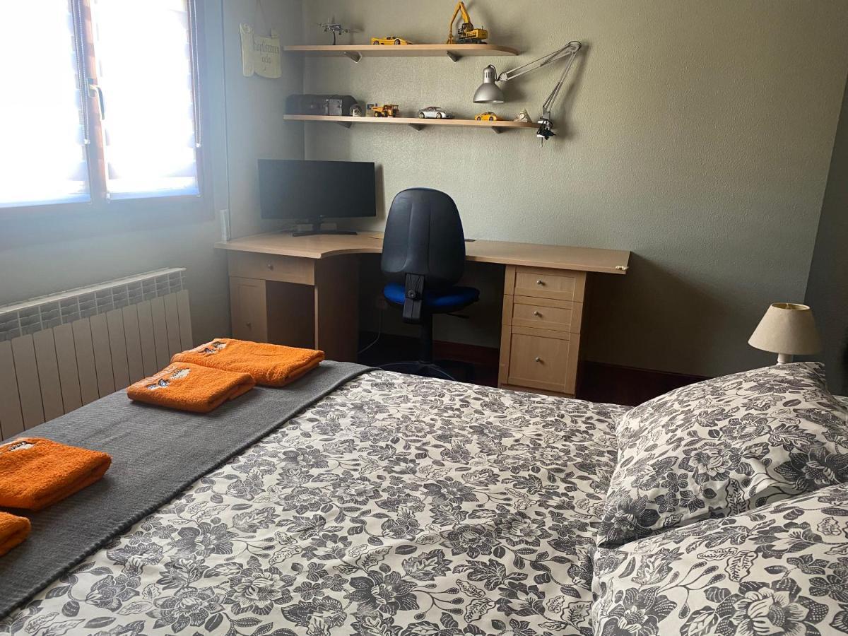 Amezola 2- Habitacion Con Bano Exterior De Uso Privado En Casa Compartida Bilbao Esterno foto