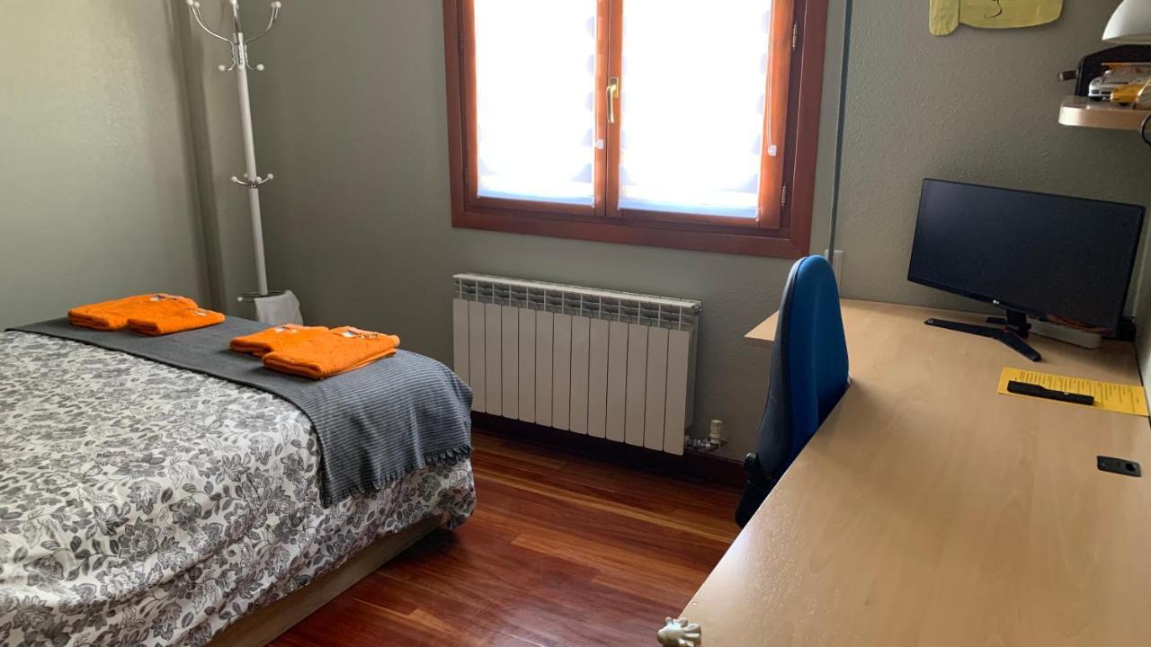 Amezola 2- Habitacion Con Bano Exterior De Uso Privado En Casa Compartida Bilbao Esterno foto